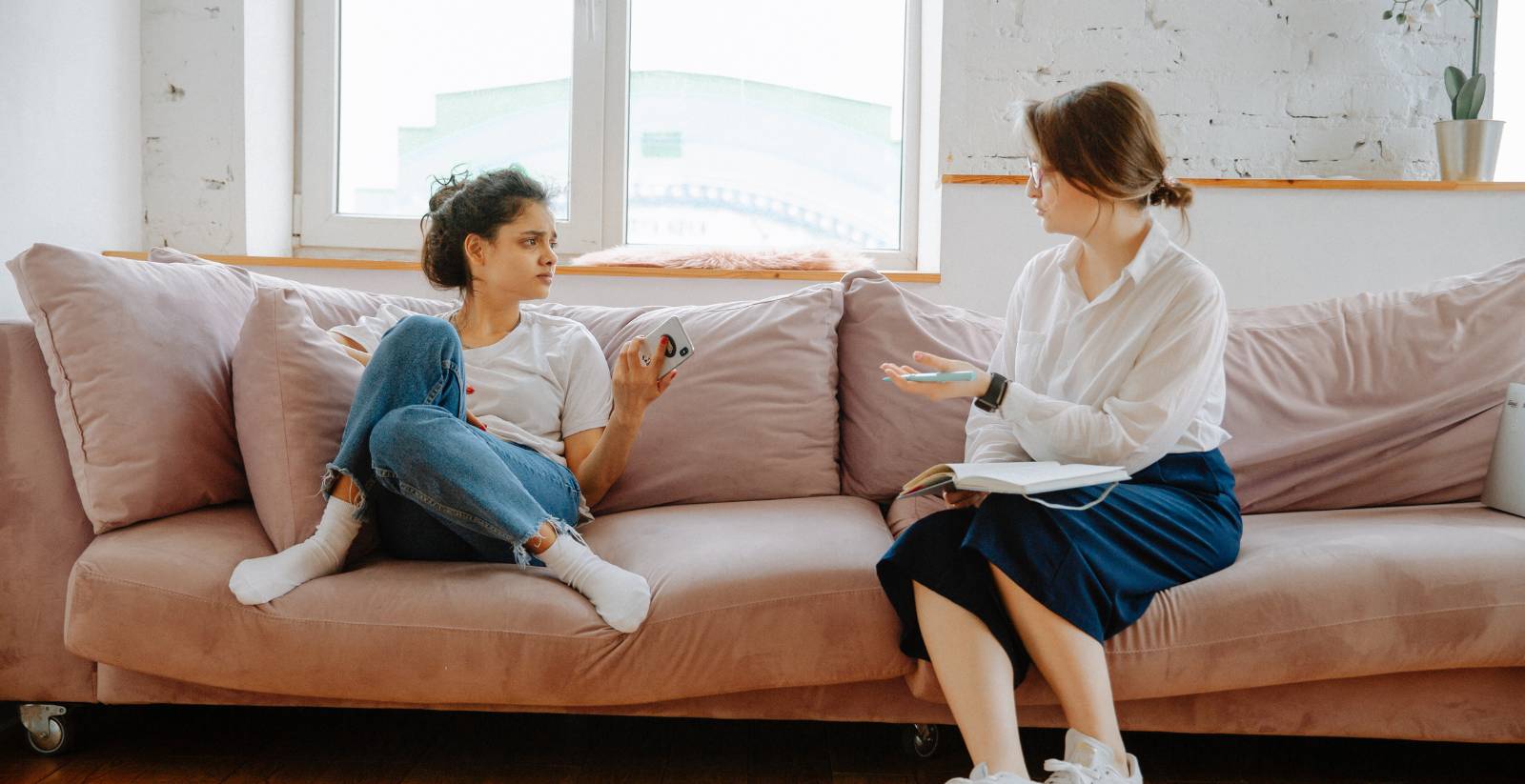 therpist talking to young woman